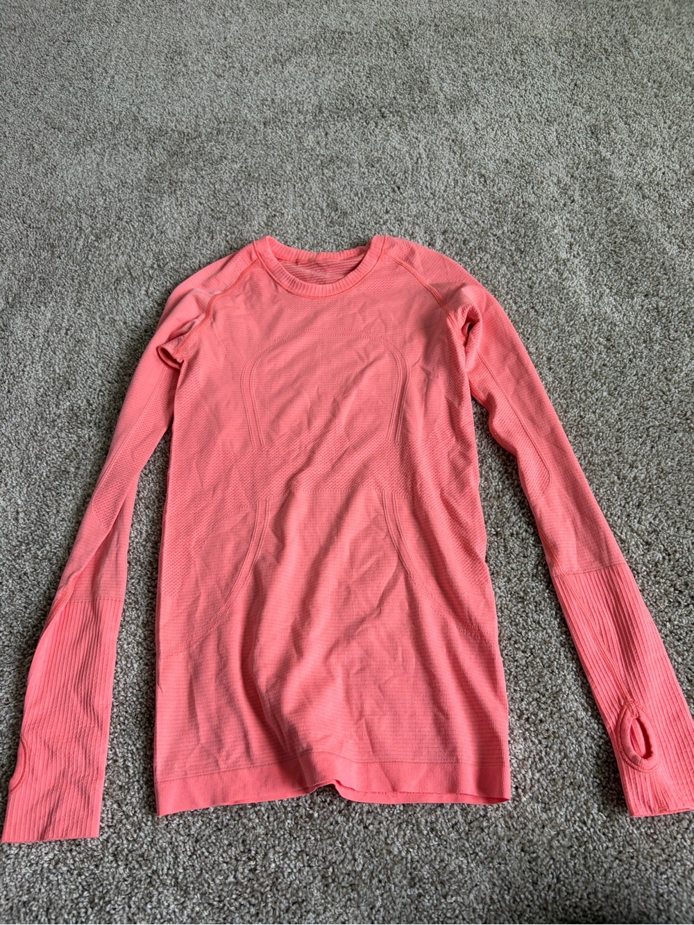 Lululemon size 6Women’s Long Sleeve Coral Pink Seamless Top